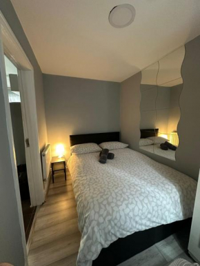 Central London - ground floor 2 bedrooms apartment